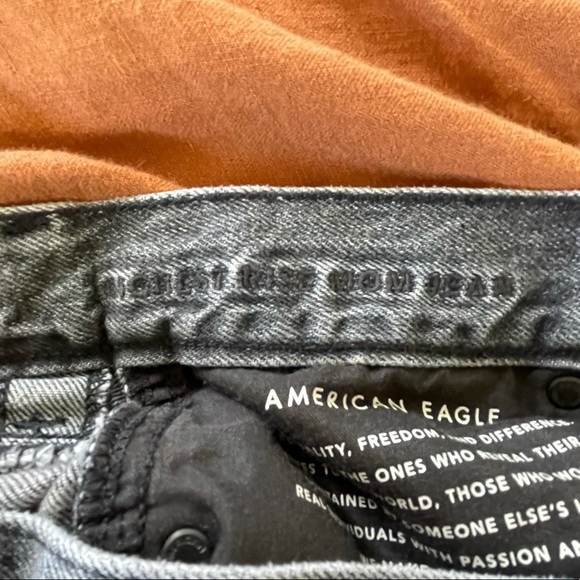 AE Ripped Highest Waist Mom Jean - Picture 4 of 5